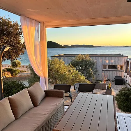 Buqez Hajda 16 - Second Row Direct On The Holiday home Drage