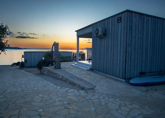 Buqez Hajda 16 - Second Row Direct On The Drage