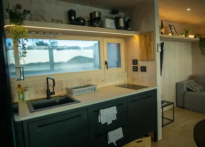 Buqez Hajda 16 - Second Row Direct On The Drage