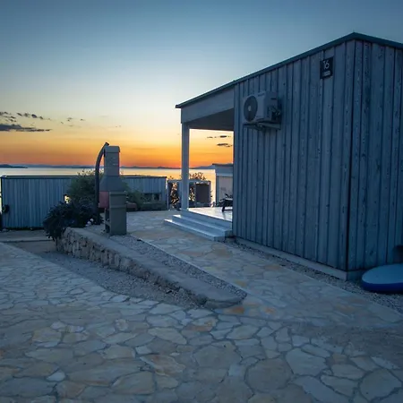 Buqez Hajda 16 - Second Row Direct On The Drage