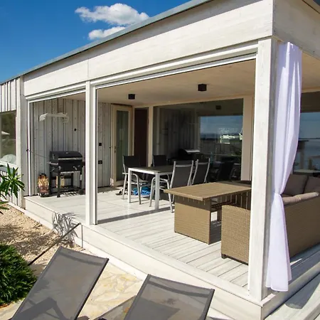 Buqez Hajda 16 - Second Row Direct On The Holiday home Drage